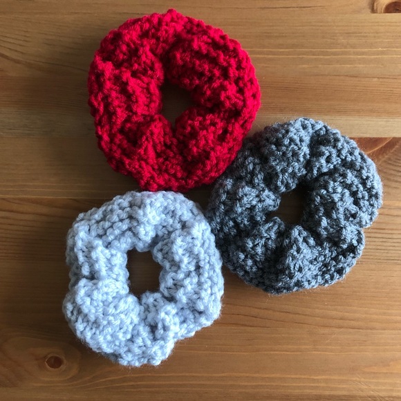 Knitted scrunchies - Picture 2 of 3